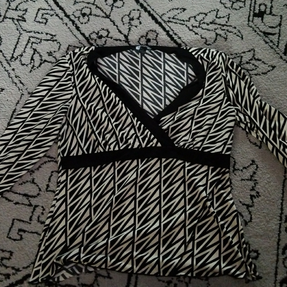 Quarter sleeve blouse